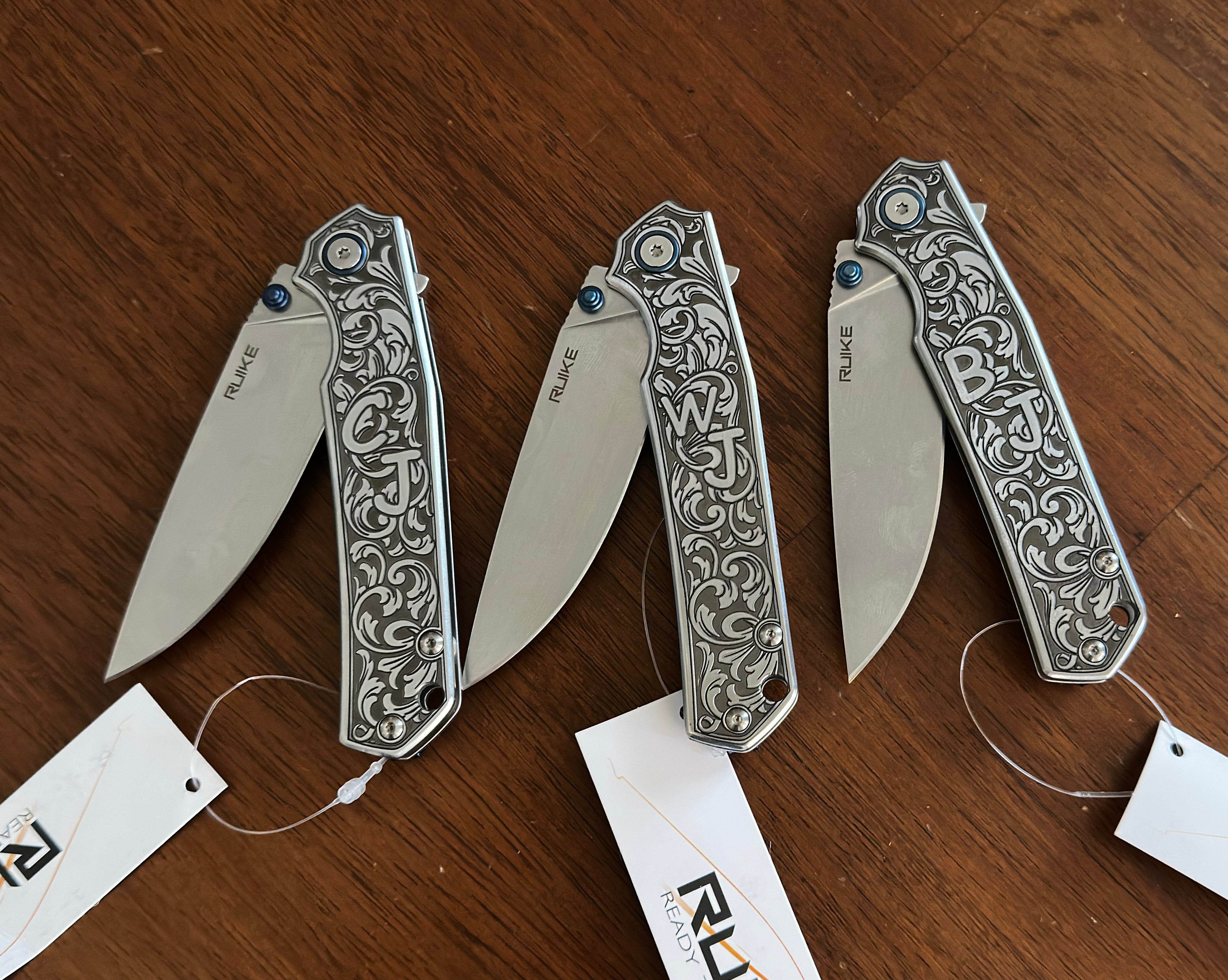 Engraved RUIKE Folding Knife — Floral Scrollwork